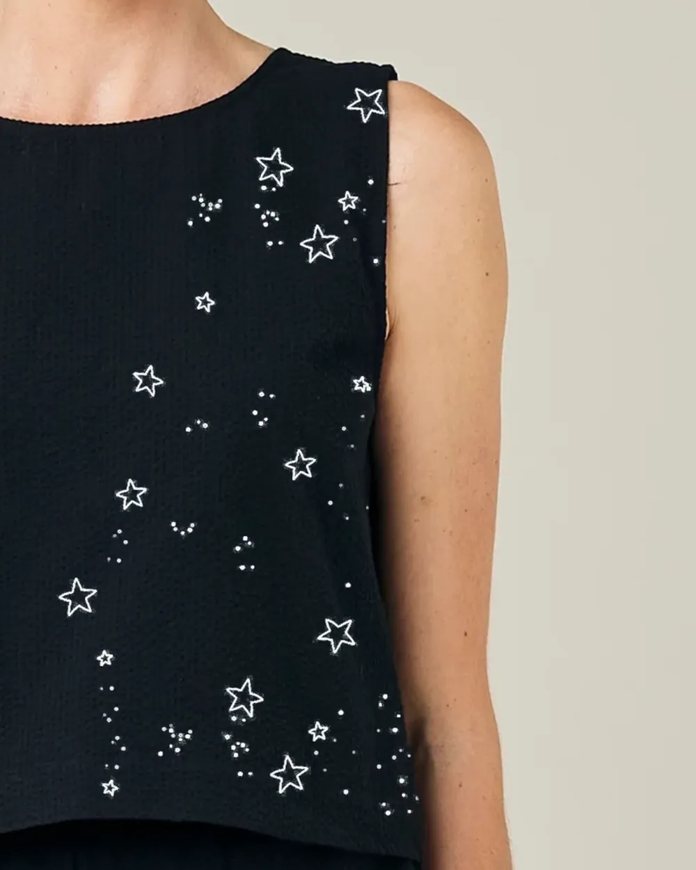 BLACK SEERSUCKER TOP