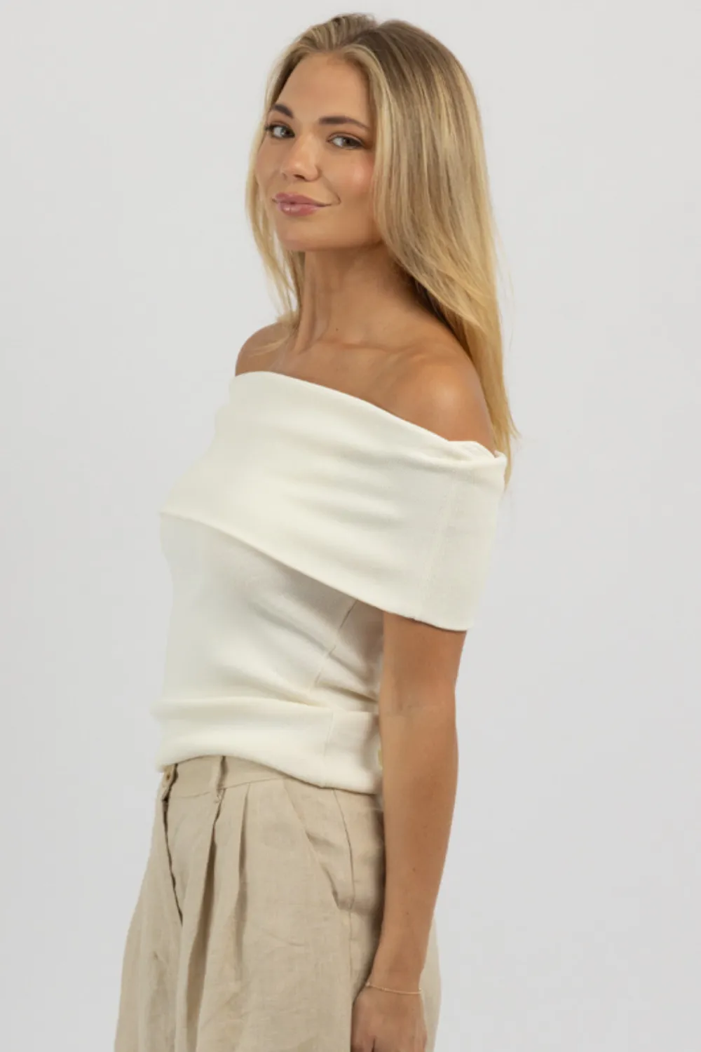 AUTUMN OFF SHOULDER TOP
