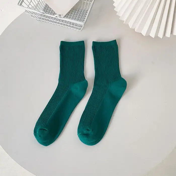 Minimal Ribbed Crew Socks