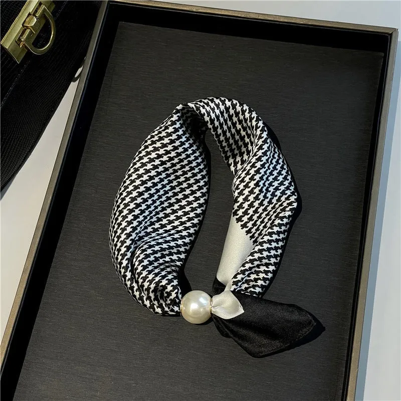 🧣 Effortless Glamour: Pop-On Pearl Necklace Scarf ✨