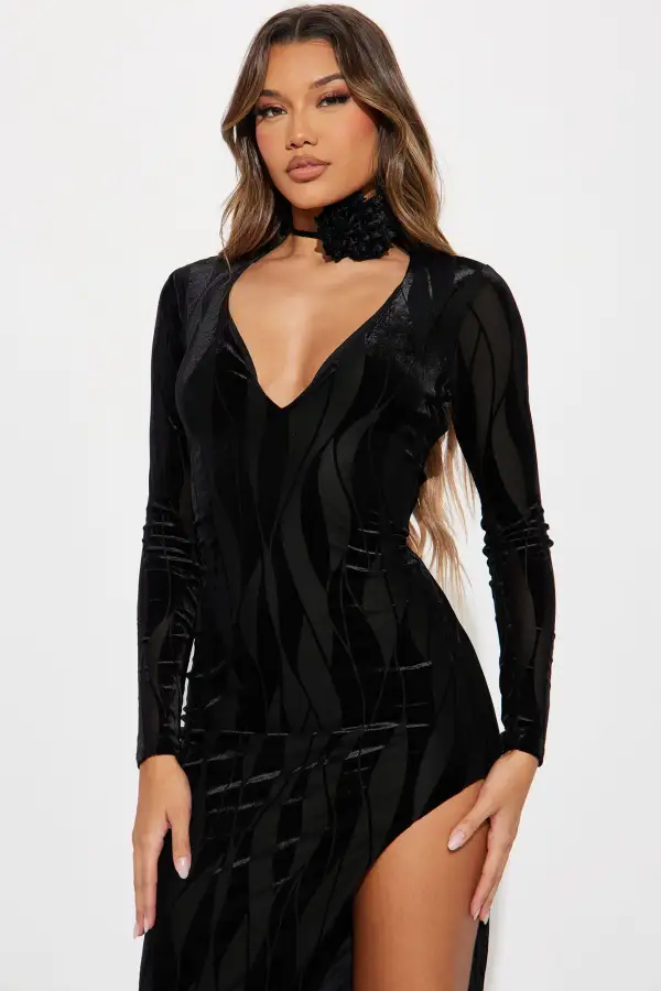 Naomi Velvet Midi Dress - Black