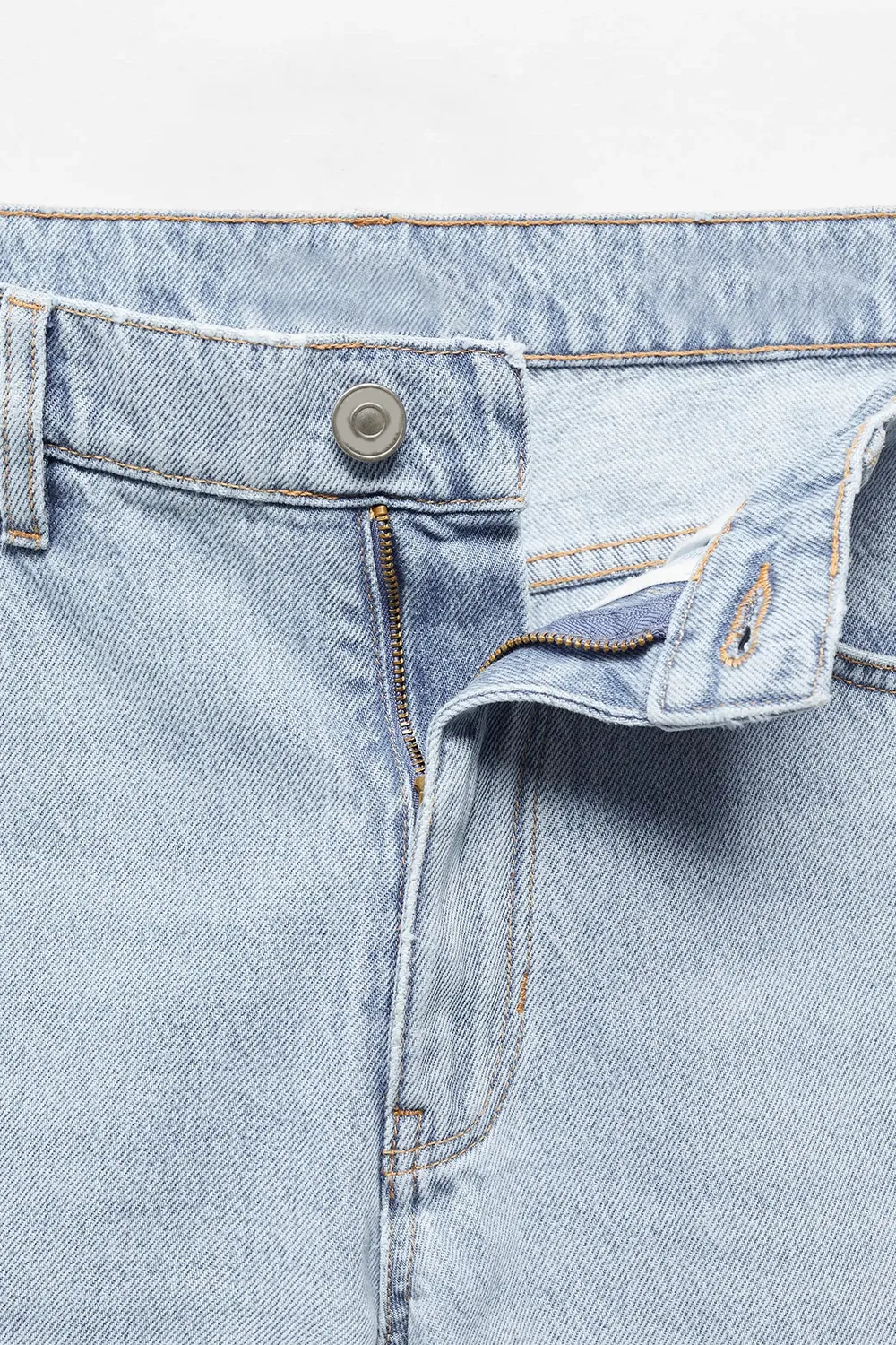 Casual Straight-Fit Jeans