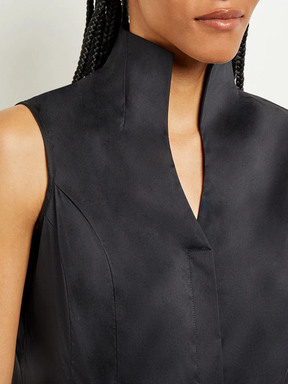 Sleeveless Solid Color Shirt