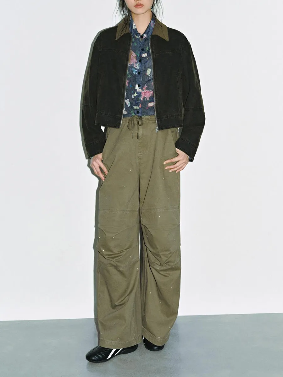 A Casual Jacket With A Dark Green Zipper Lapel For Women