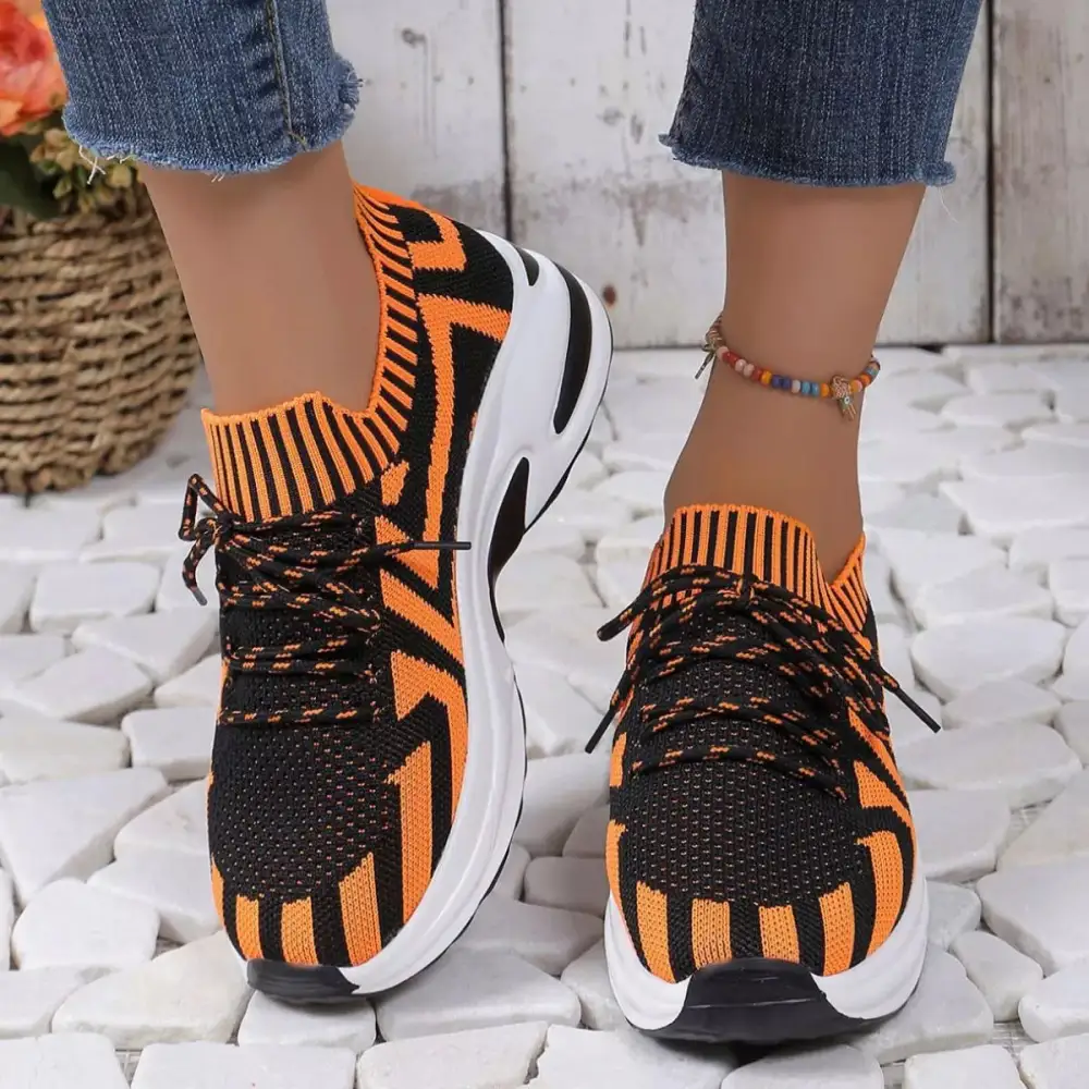 Relaxed Round Toe Platform Sneakers