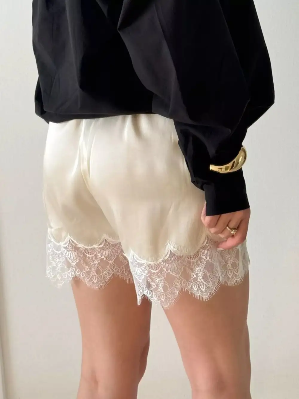 Lace Trim Elastic Waist Shorts
