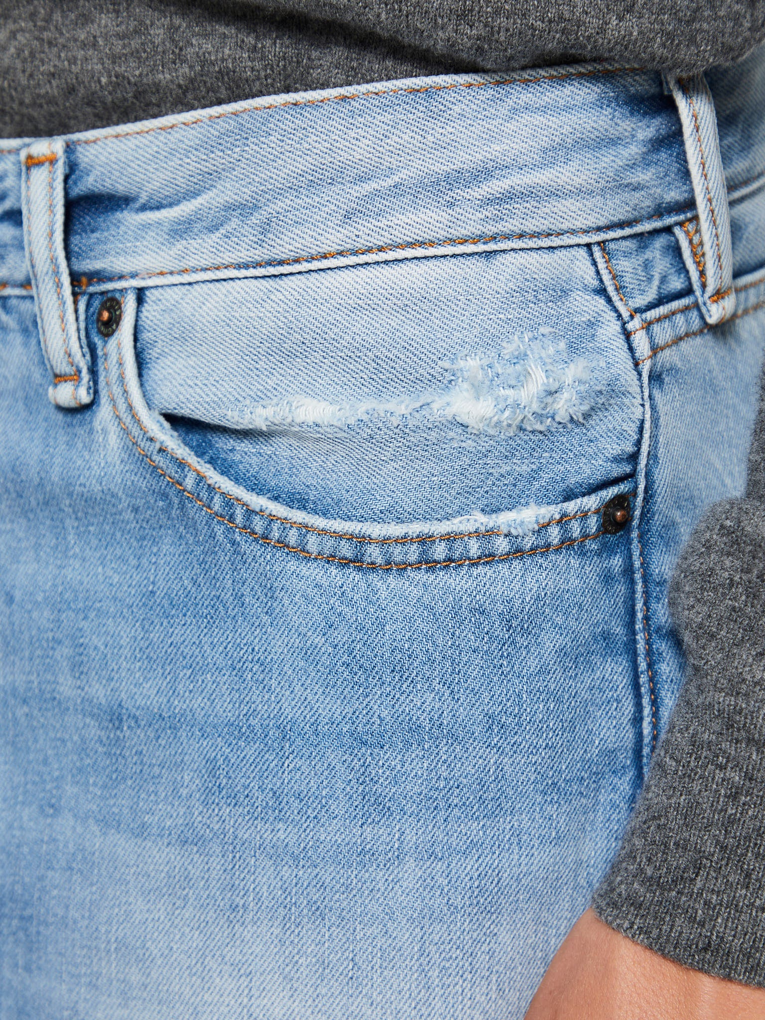 1981 Loose Fit Jeans in Light Blue Vintage