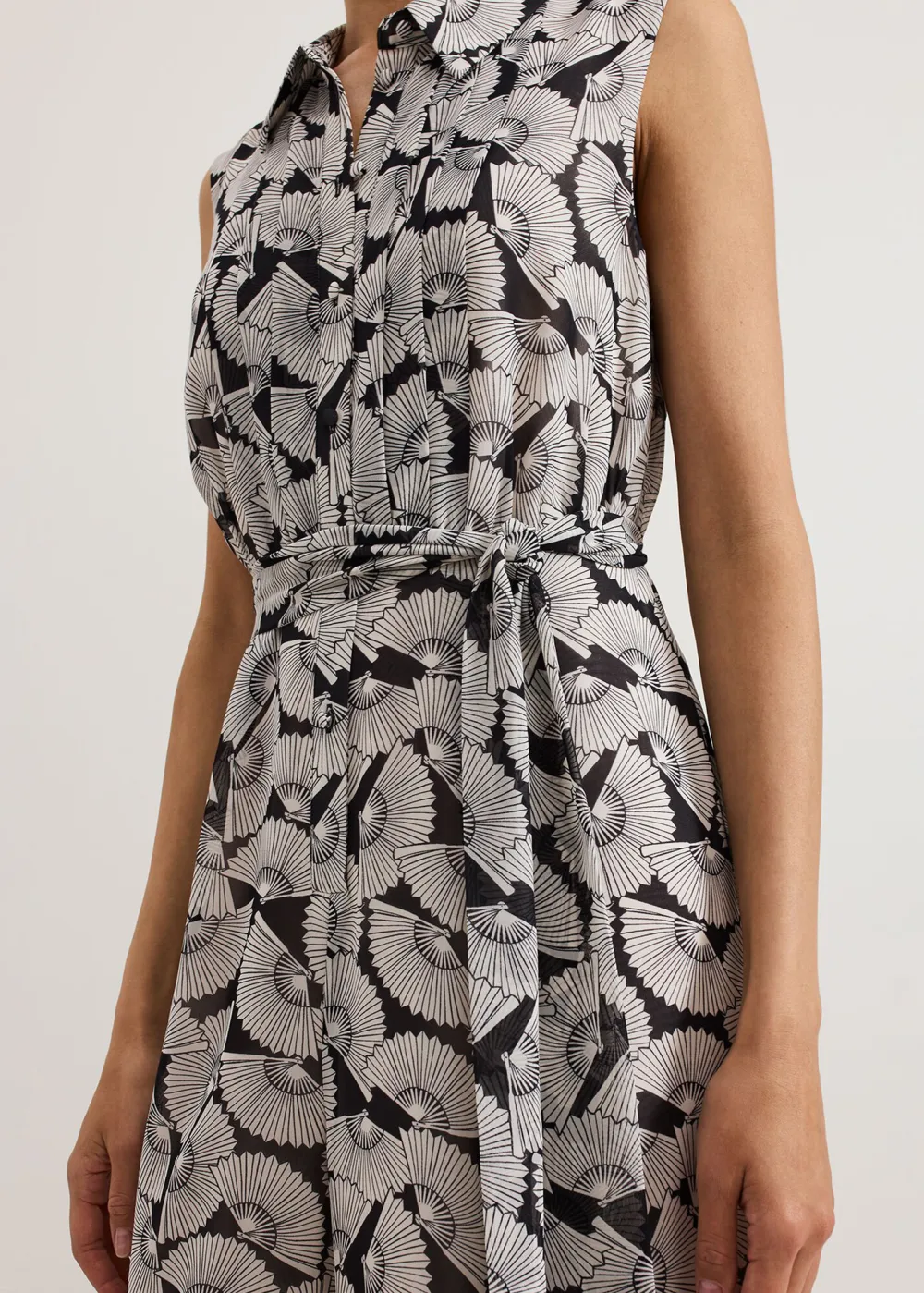 Fashion Sleeveless Lapel Waist Tie Women's Jumpsuit