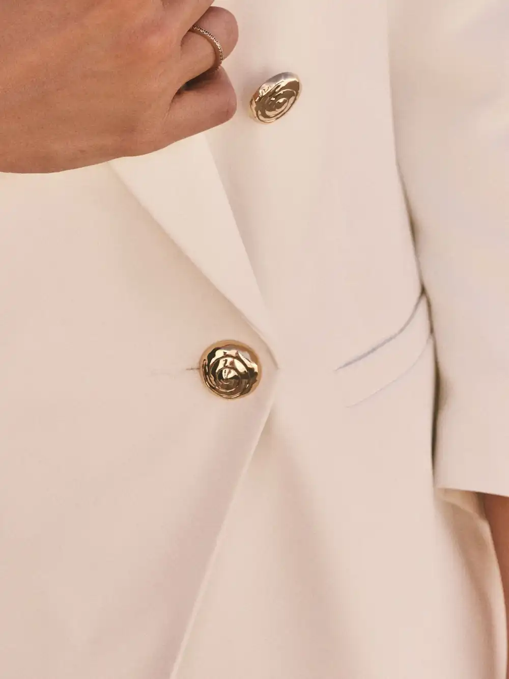 High-End Double-Breasted Coat With Gold Buttons