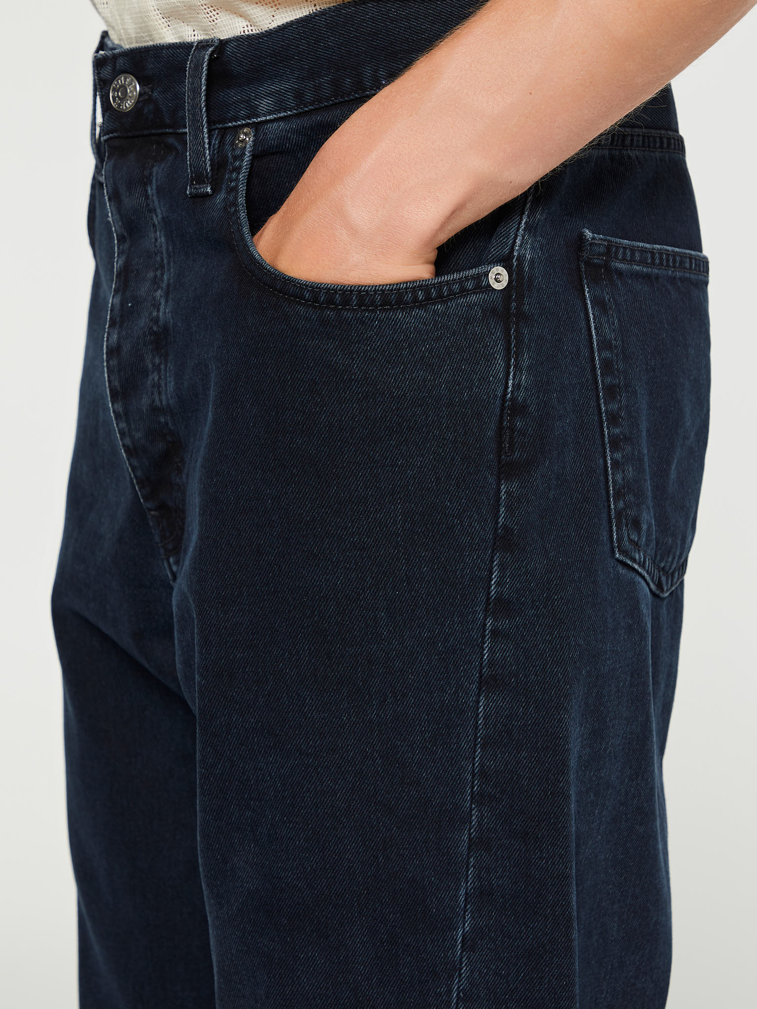 Wide Twist Jeans in Blue black