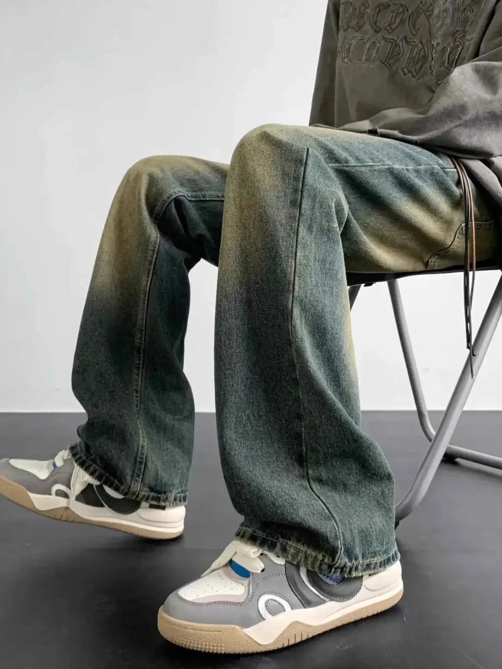 Vintage Wash Loose Fit Jeans