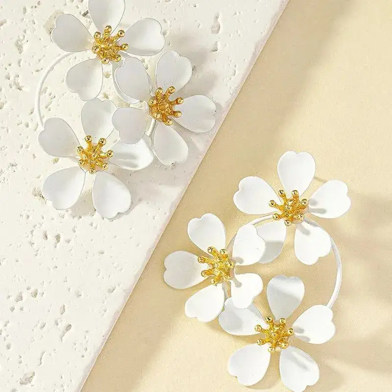 Elegant Big Camelia Flowers Stud Earrings White Black Color Copper Earrings Classic