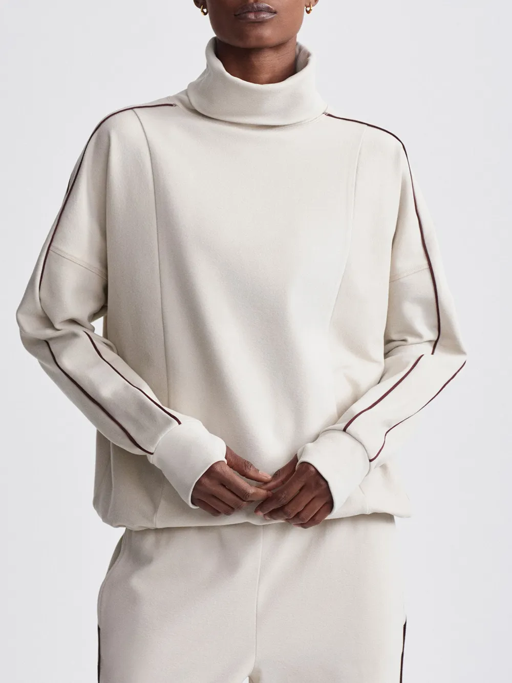 Stylish Turtleneck Contrast-Piped Sweatshirt