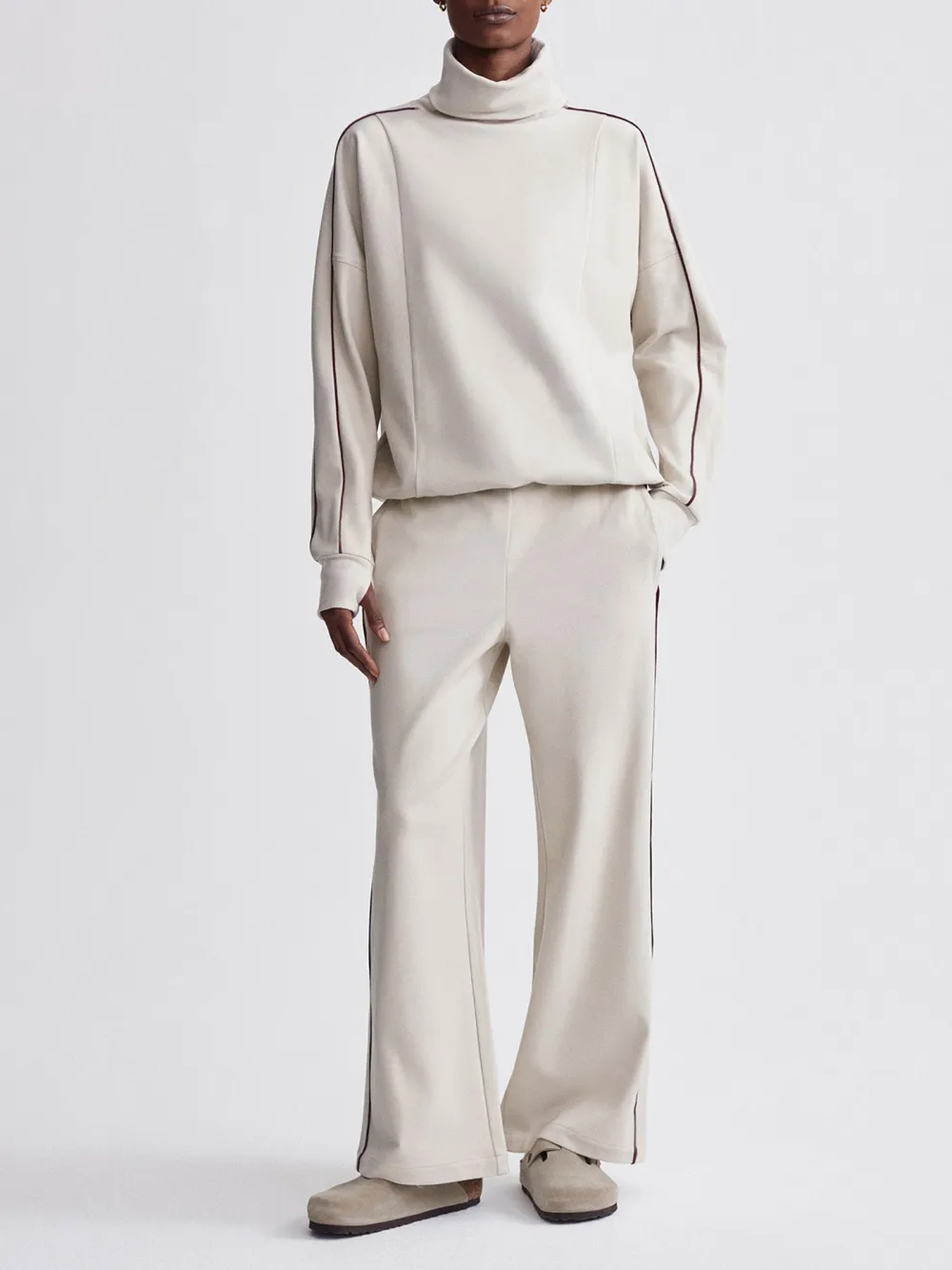 Stylish Turtleneck Contrast-Piped Sweatshirt