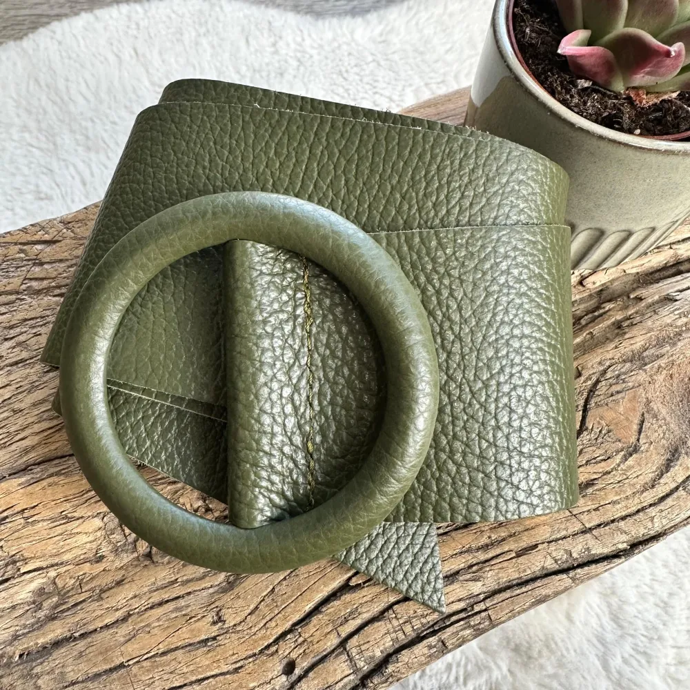 Leather Circle Buckle Belt