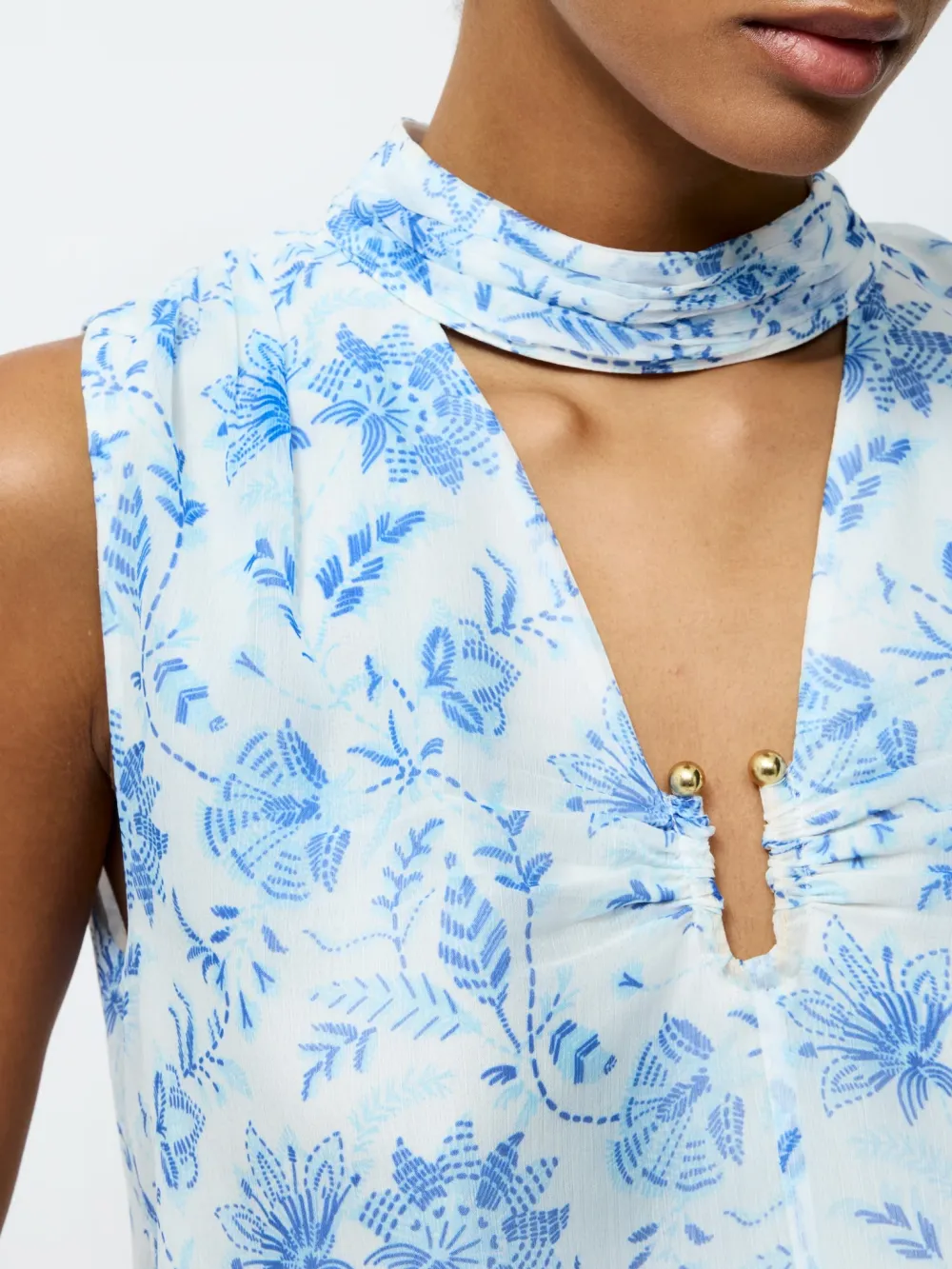 Exquisite Soft And Light V-Neck Sleeveless Shirt