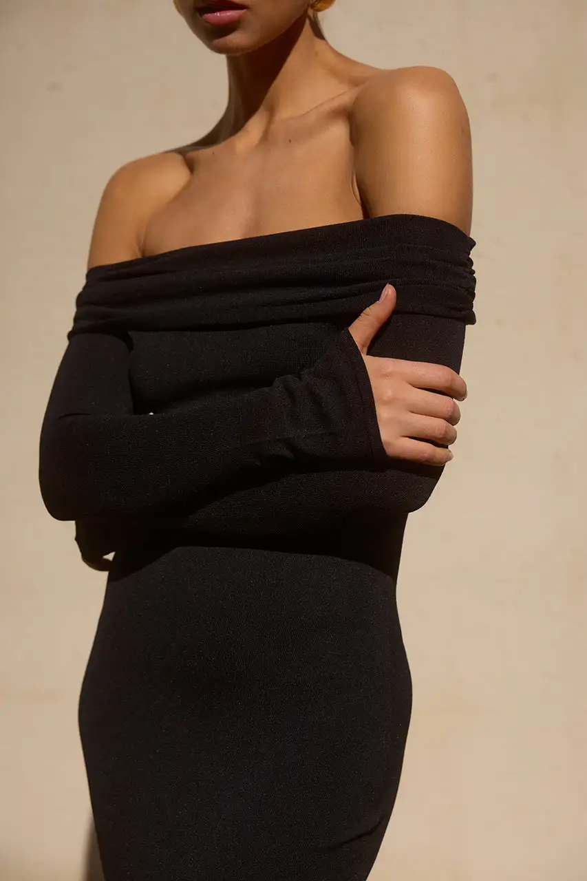 Simple Stretch Black Maxi Dress