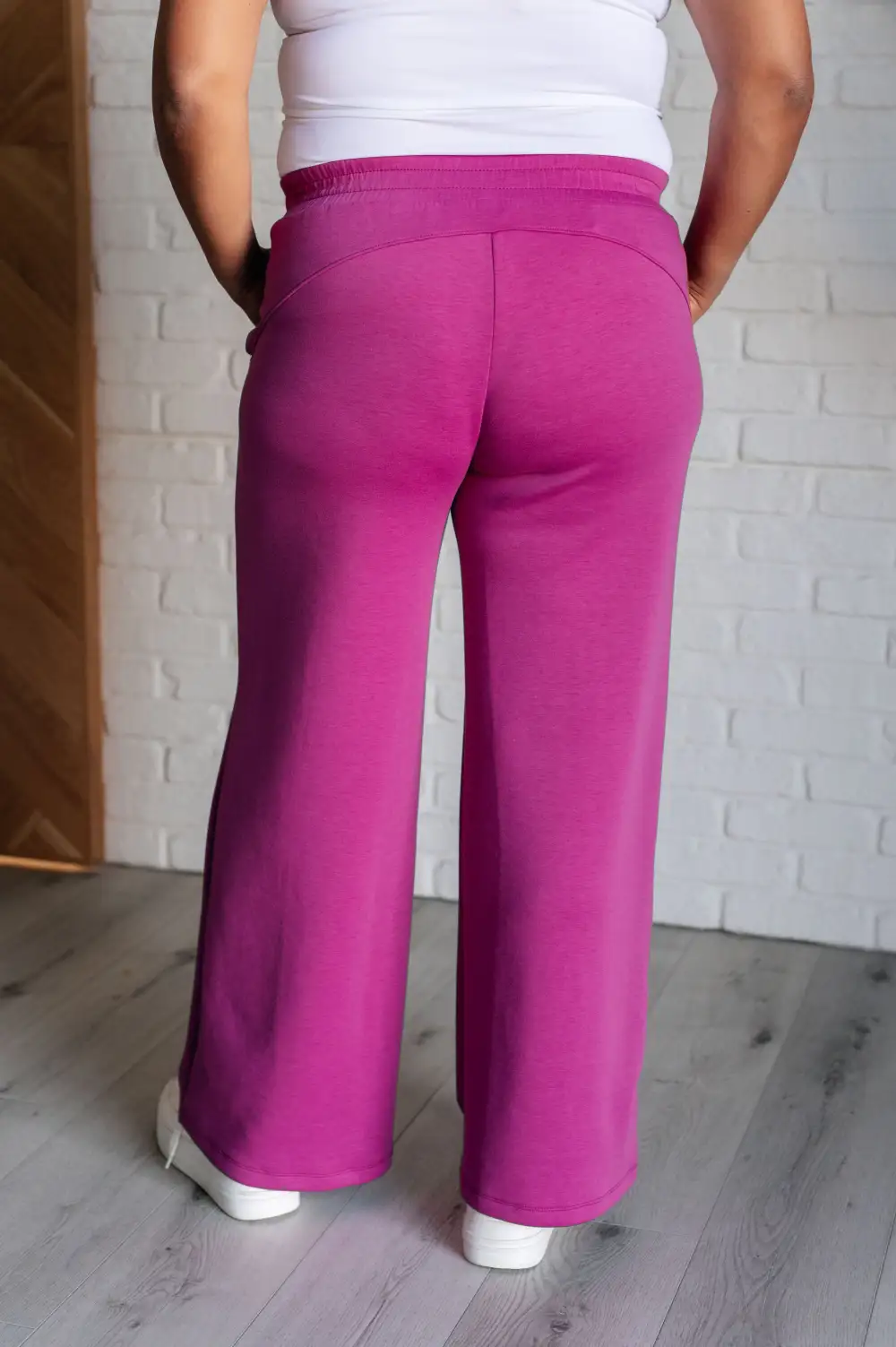 Resort Travel Wide Leg Crop Pant In Magenta
