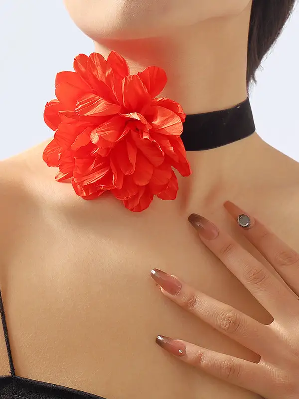 Chain Dimensional Floral Necklace
