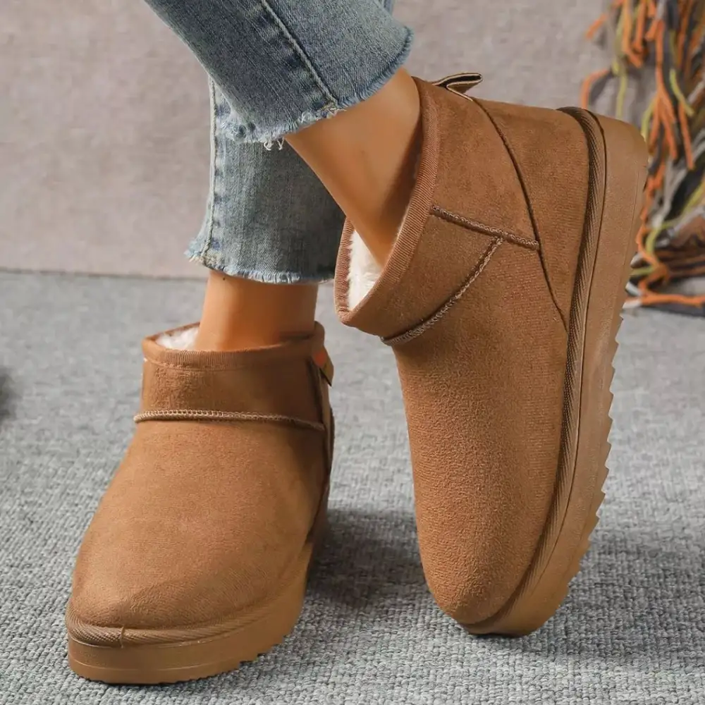 Relaxed Round Toe Platform Boots