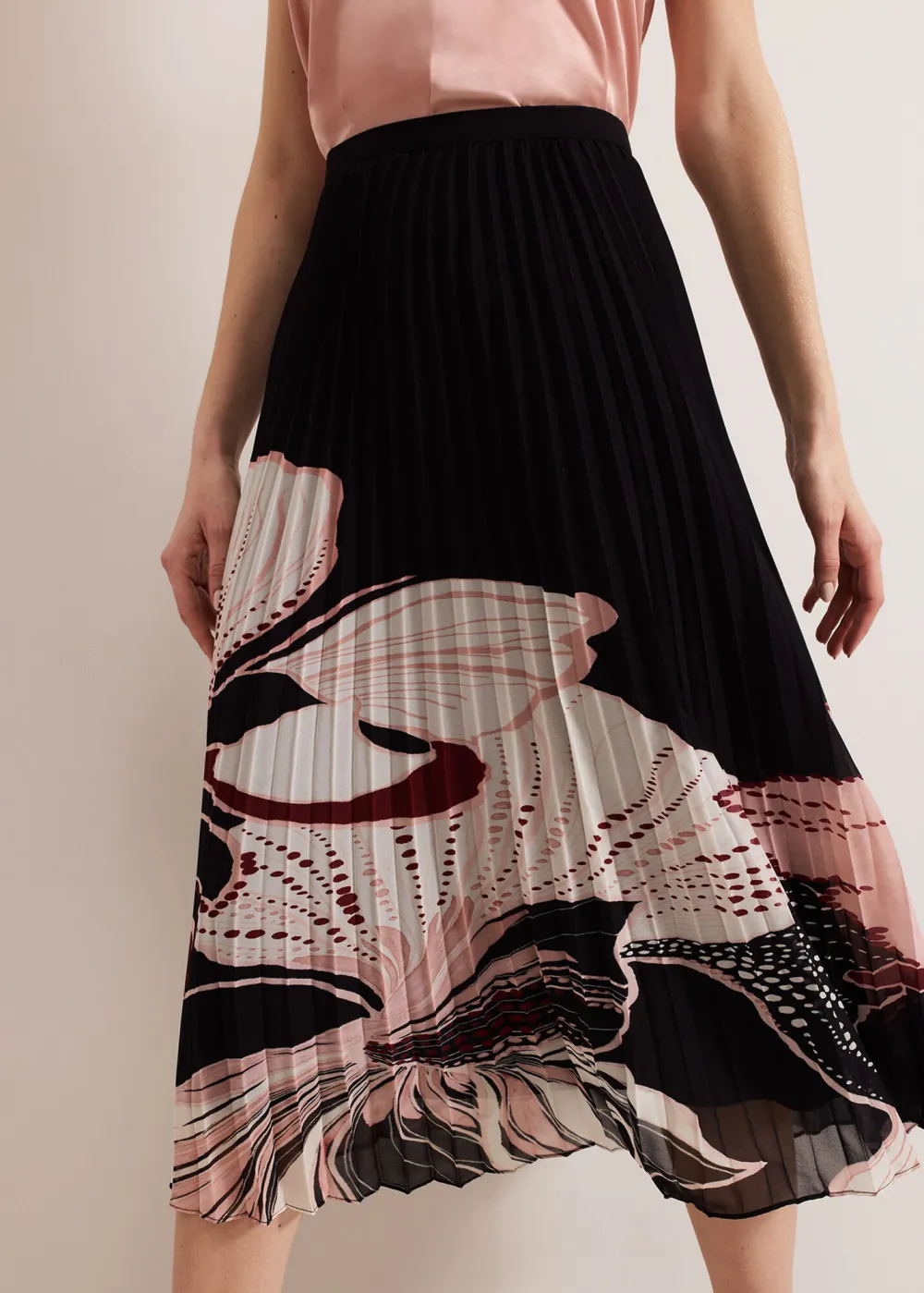 Floral Print Black Pleated Skirt