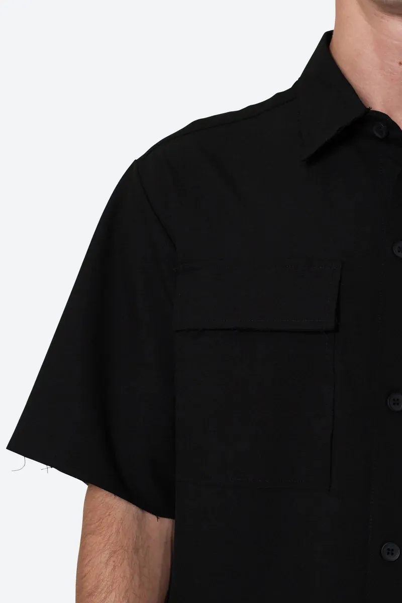 BLACK CROPPED WOVEN SHORT SLEEVE SHIRT