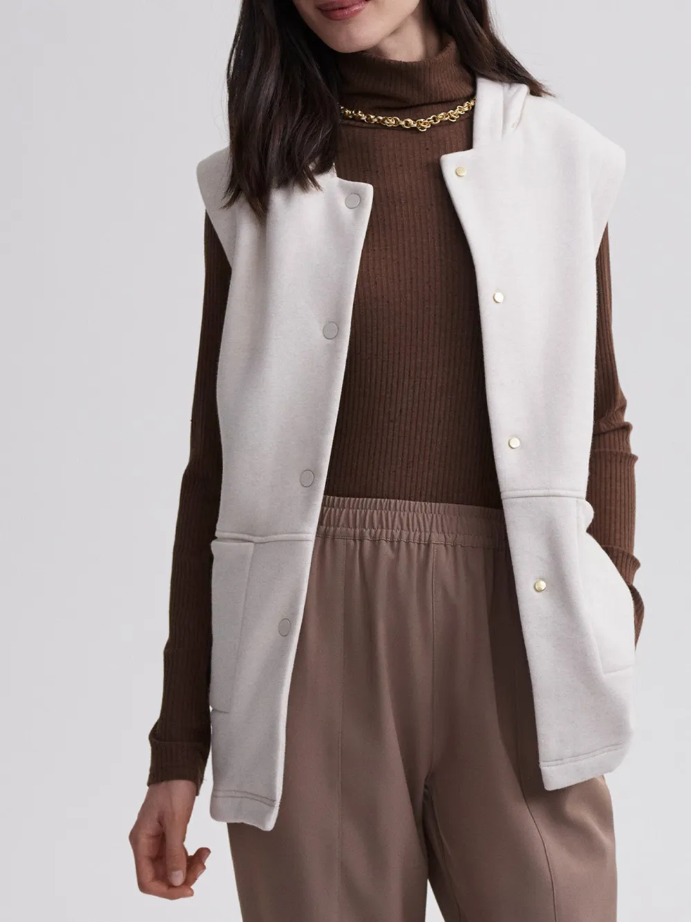 Elegant Sleeveless Buttoned Pocketed Sweatshirt