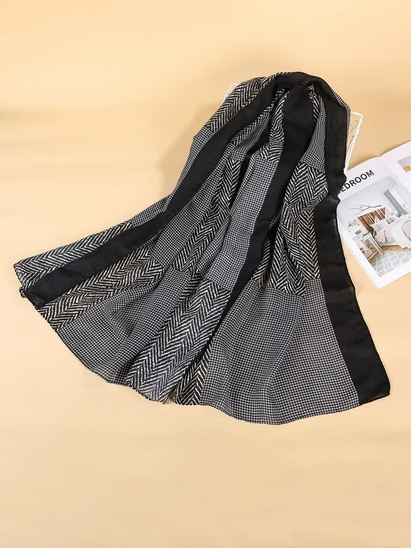 Women's Soft Knit Scarf With Soft Texture