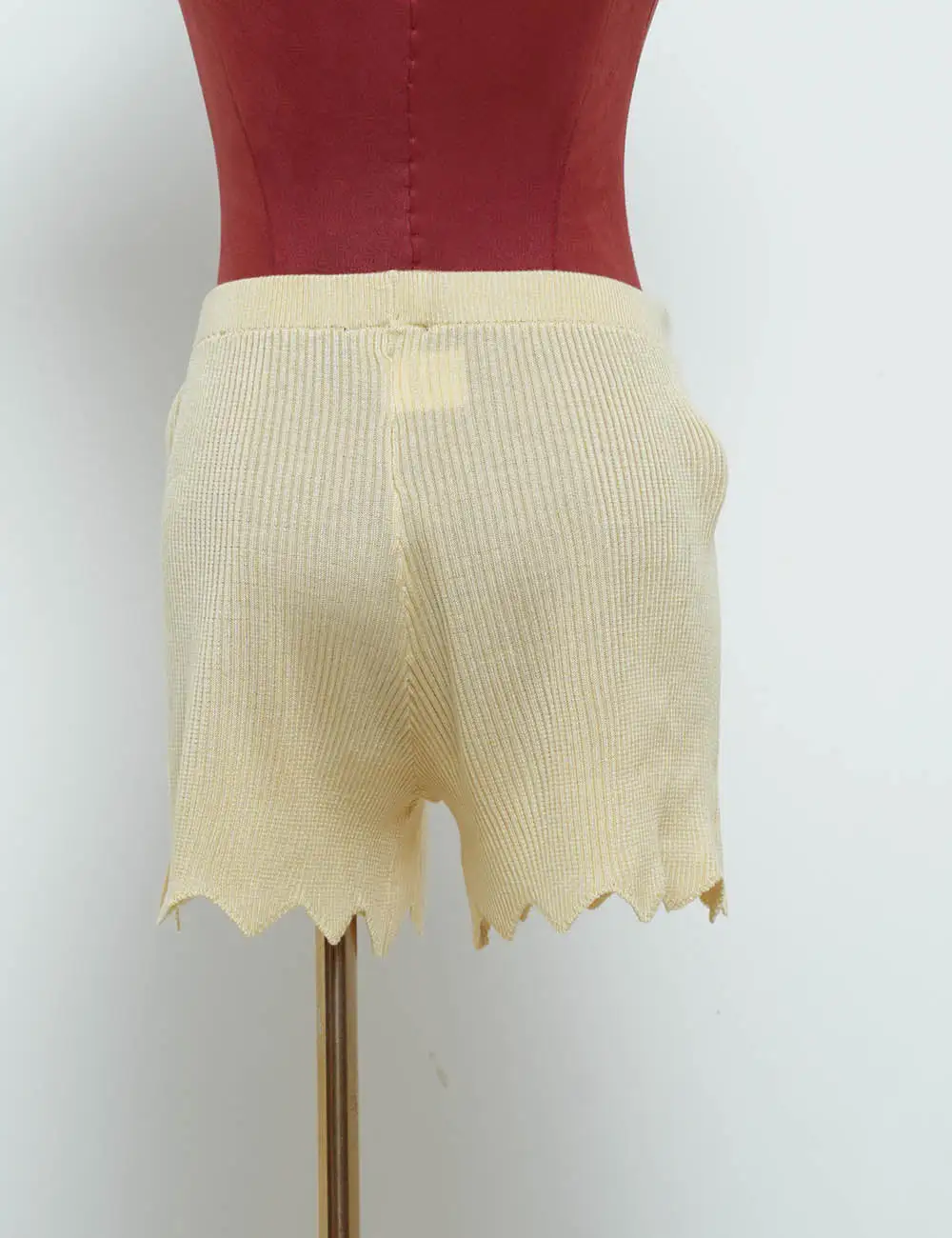 Elegent Solid Color Elastic Waist Knit Shorts