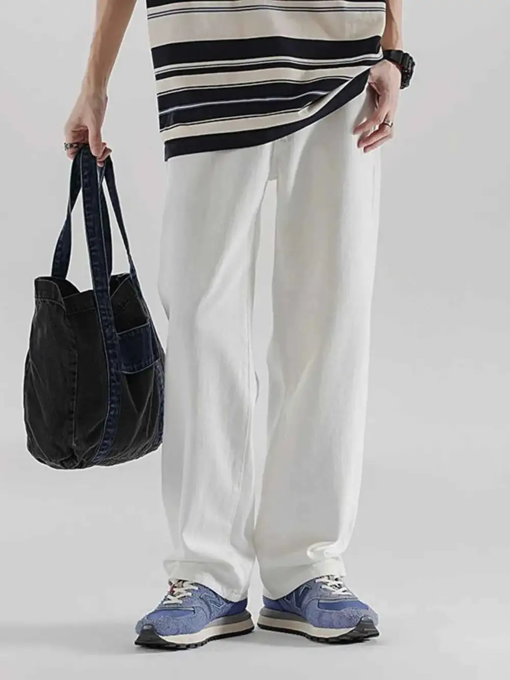 Minimal Wide Leg Jeans