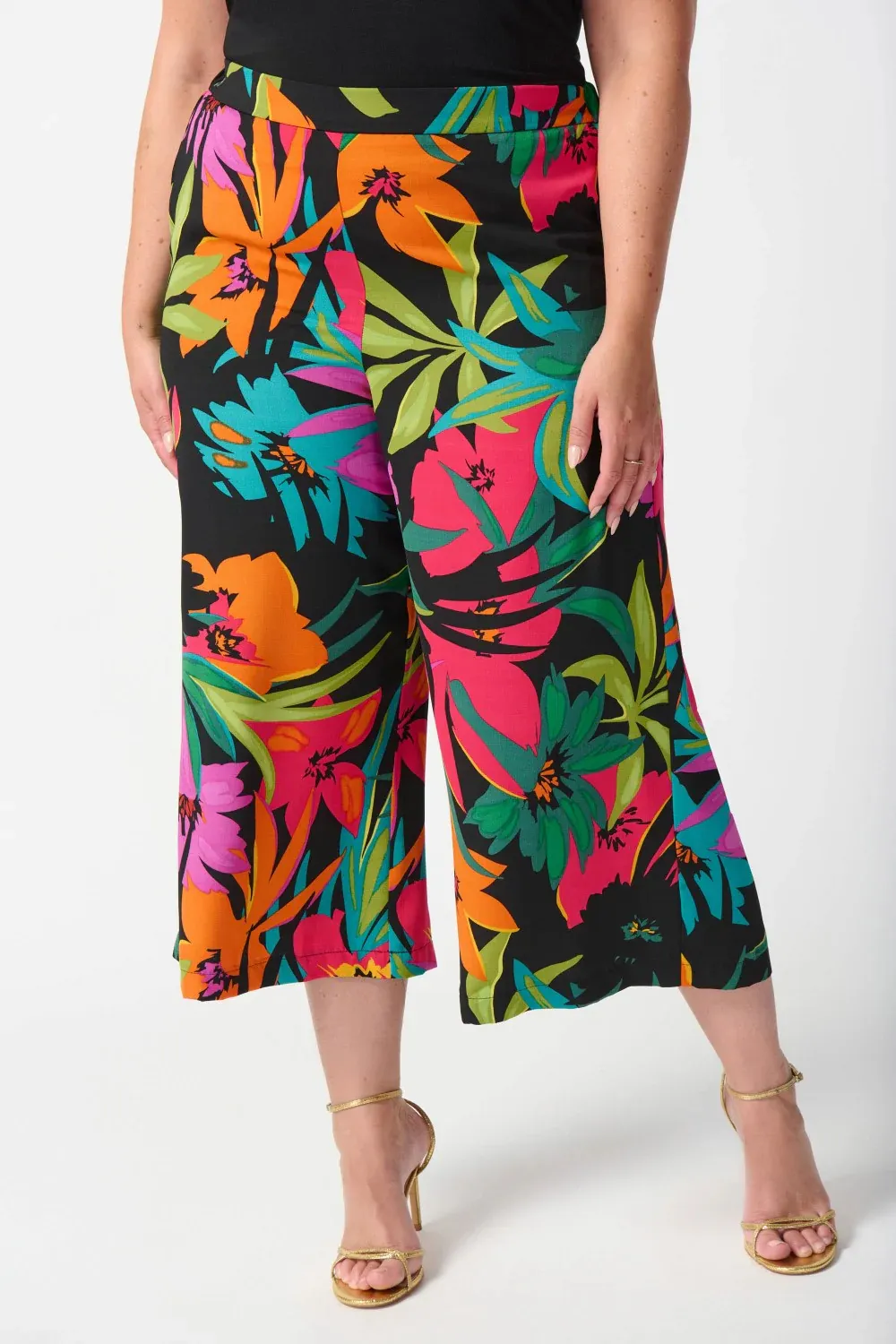 Tropical Print Off - Shoulder Cropped Pants