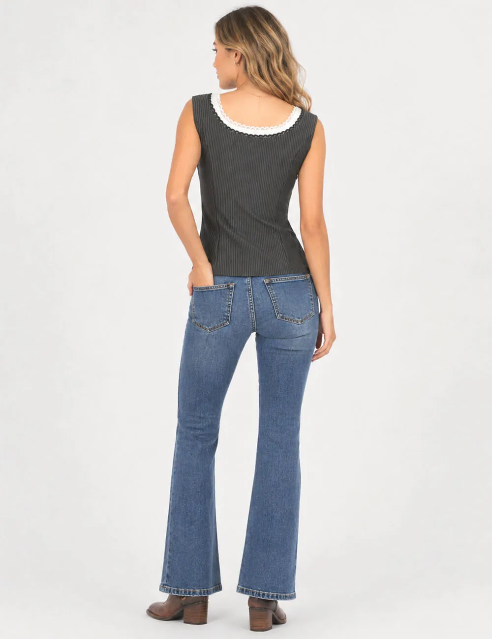 Chic Lace Trim Button Front Sleeveless Tank Top