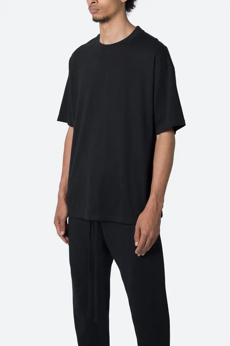 JET BLACK OVERSIZED CREW-NECK T-SHIRT
