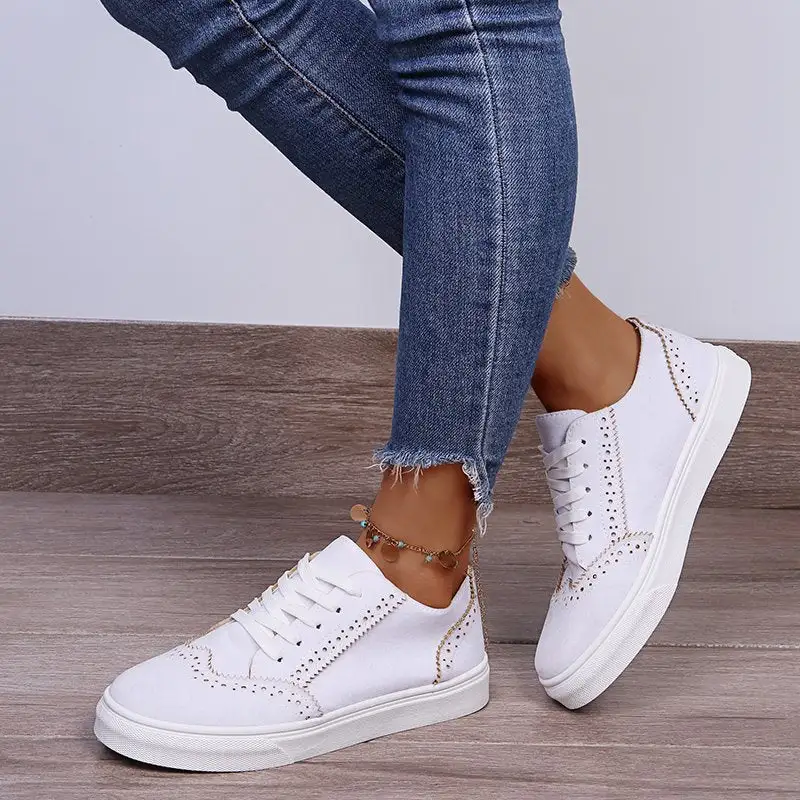 Easygoing Lace Flats Sneakers