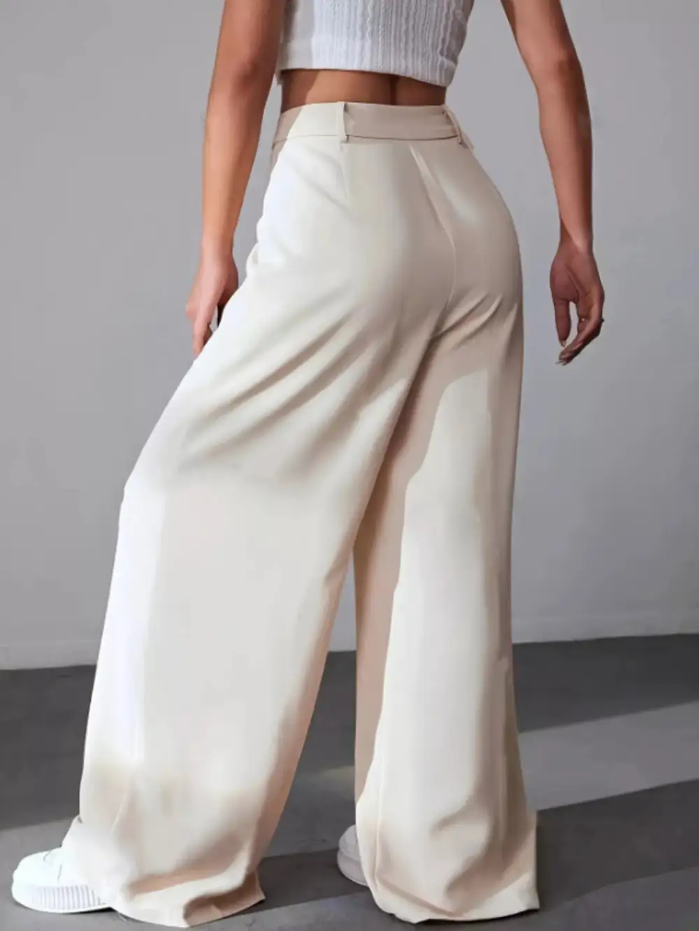 Relaxed Wide Leg Pleated Pants