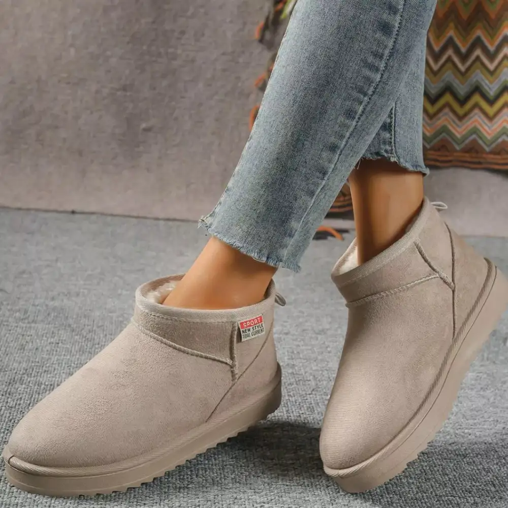 Relaxed Round Toe Platform Boots