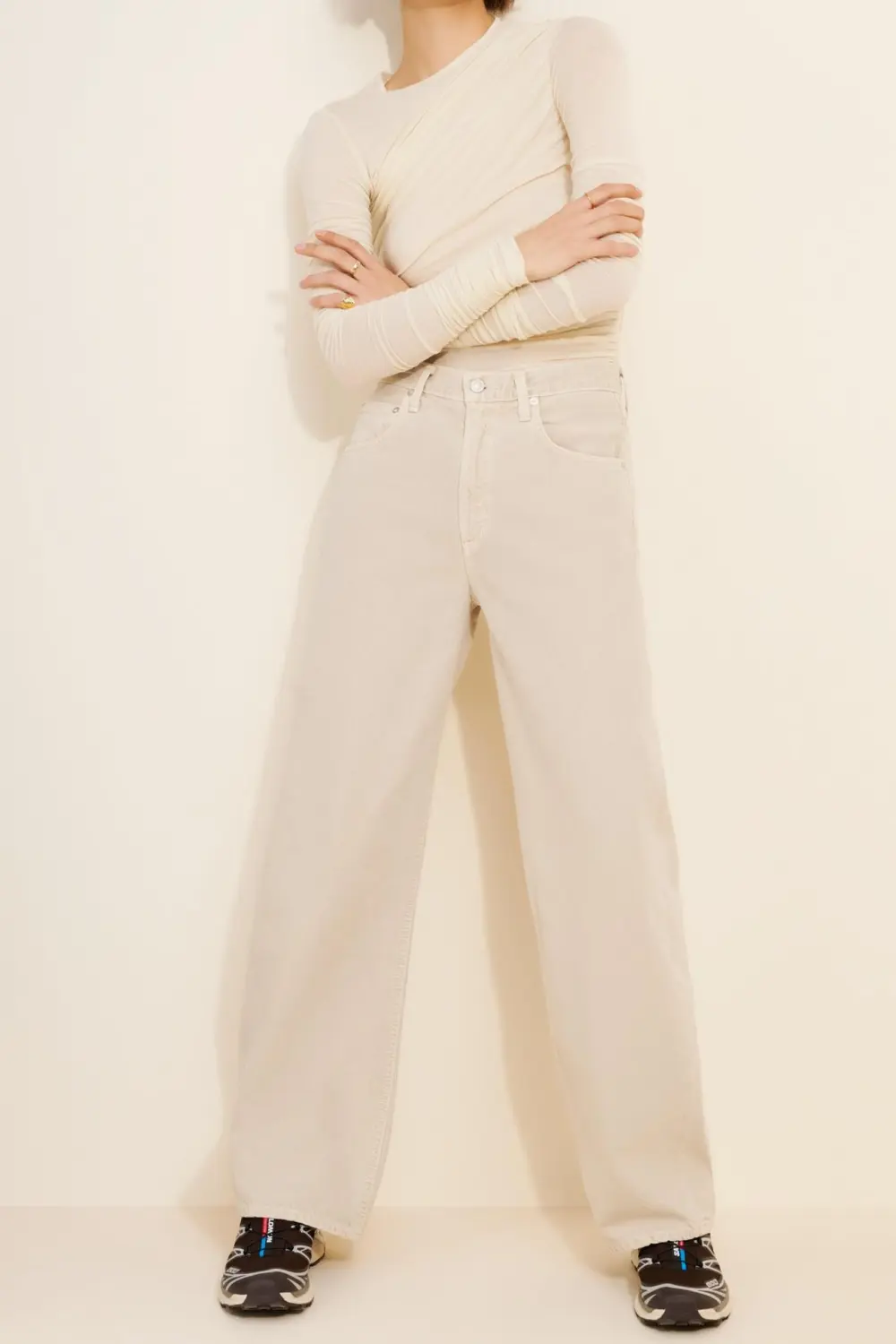 Low Curve Barrel Jeans