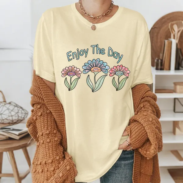 Slogan And Three Flowers In Different Colors Casual T-Shirt.