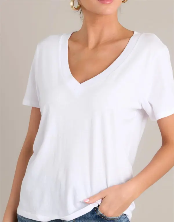 WHITE V-NECK TEE
