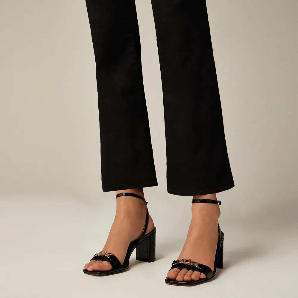Mid-Rise Stretch Cropped Kickout Jeans