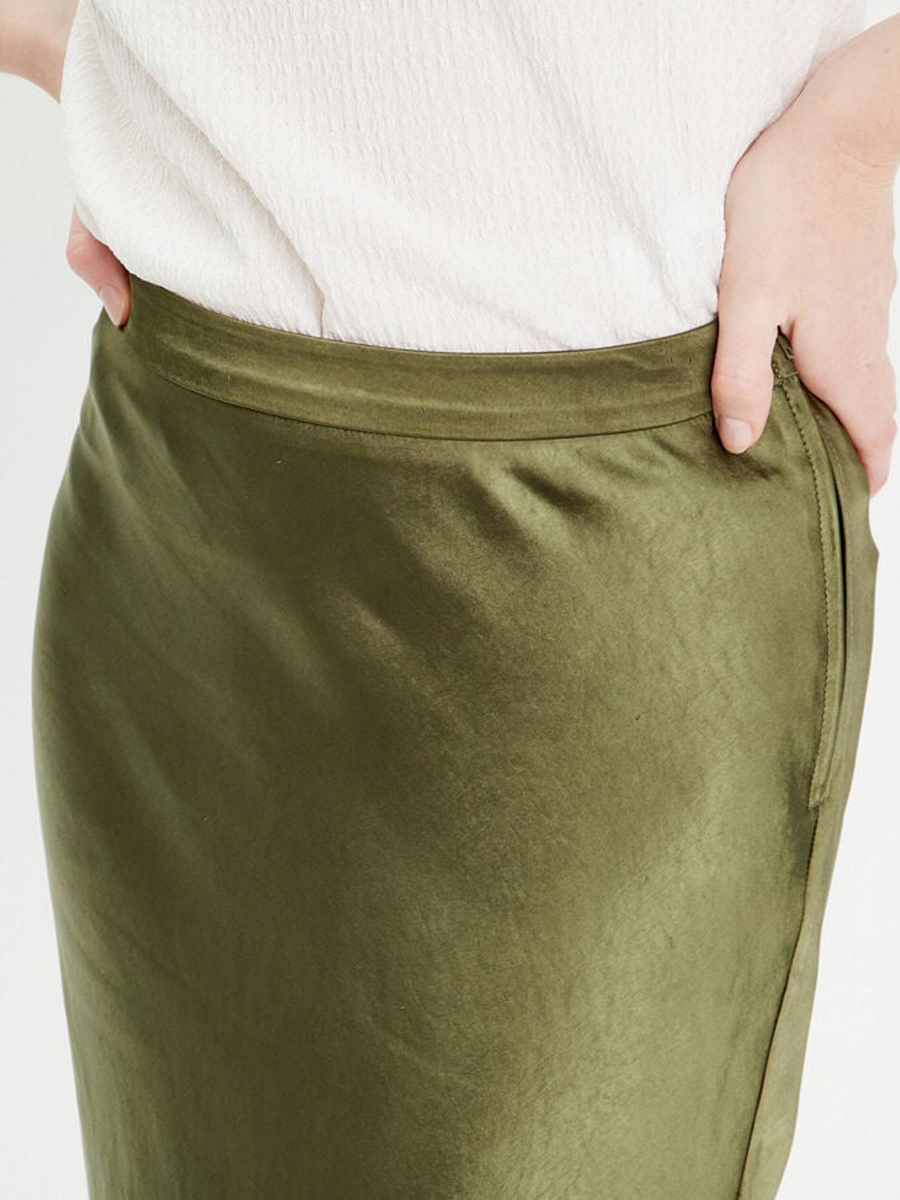 Jupe midi droite satin vert kaki femme