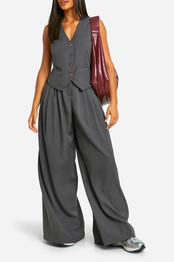 Versatile Breathable V-neck Women's Horn Button Vest