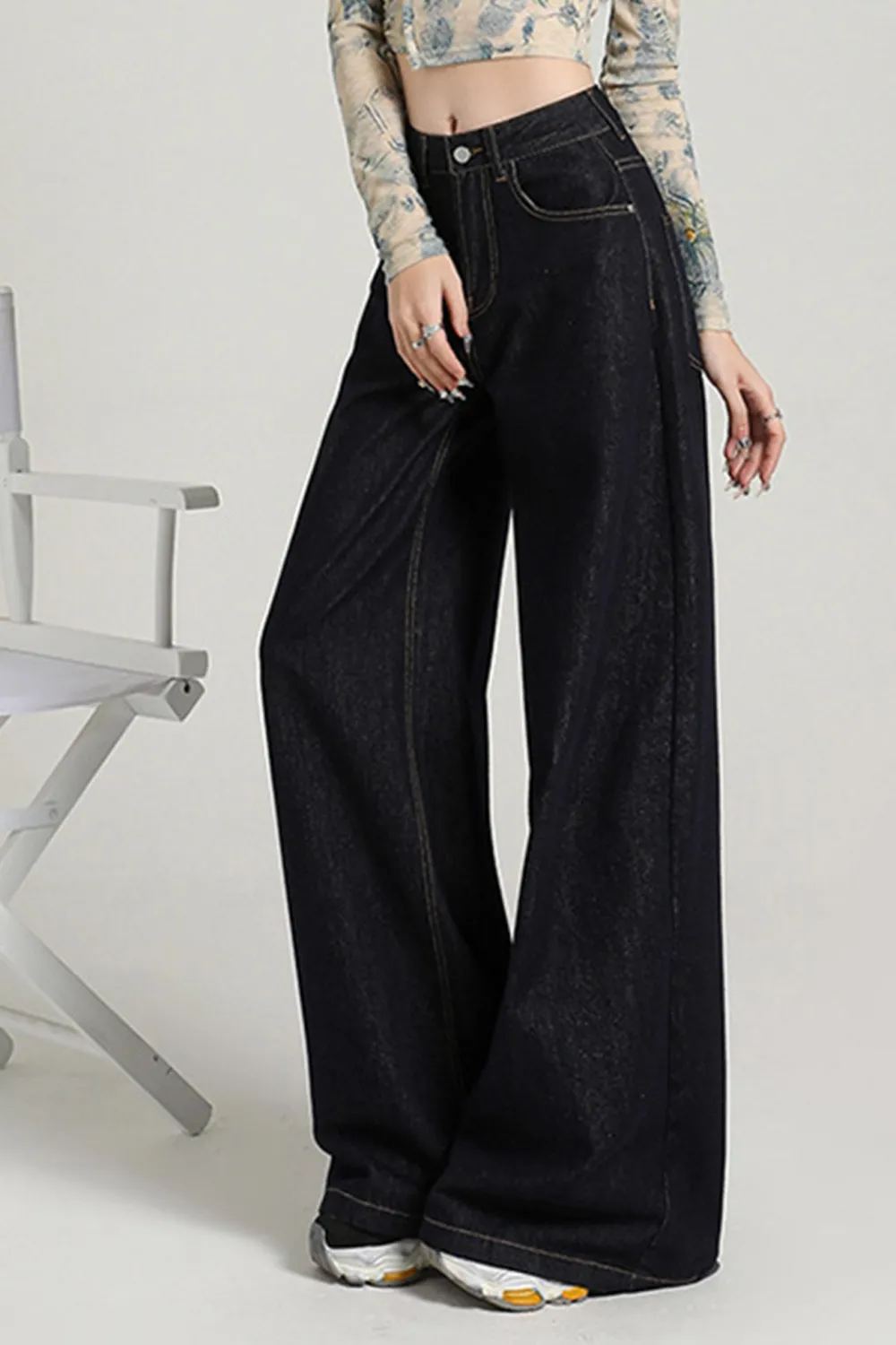 Relaxed Wide Leg Jeans