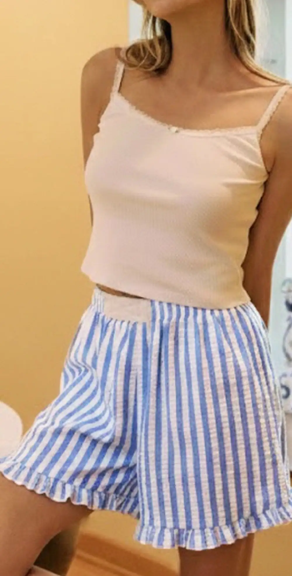 Woven Roomy Pocket Casual Shorts