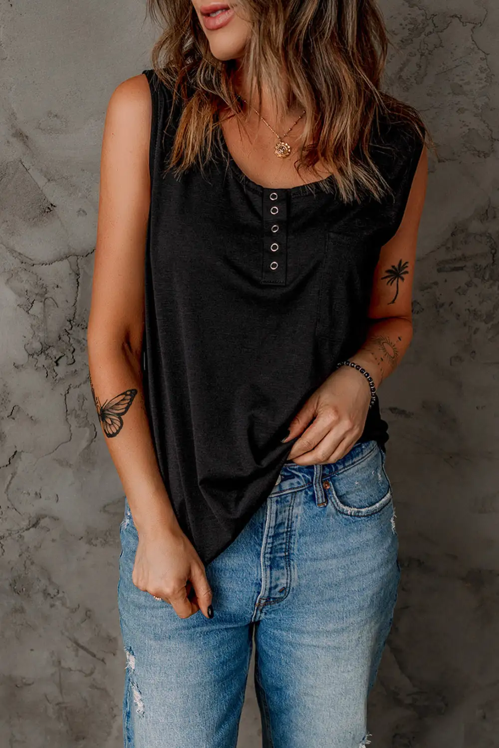 Snap Buttons Scoop Neck Tank Top Pocket