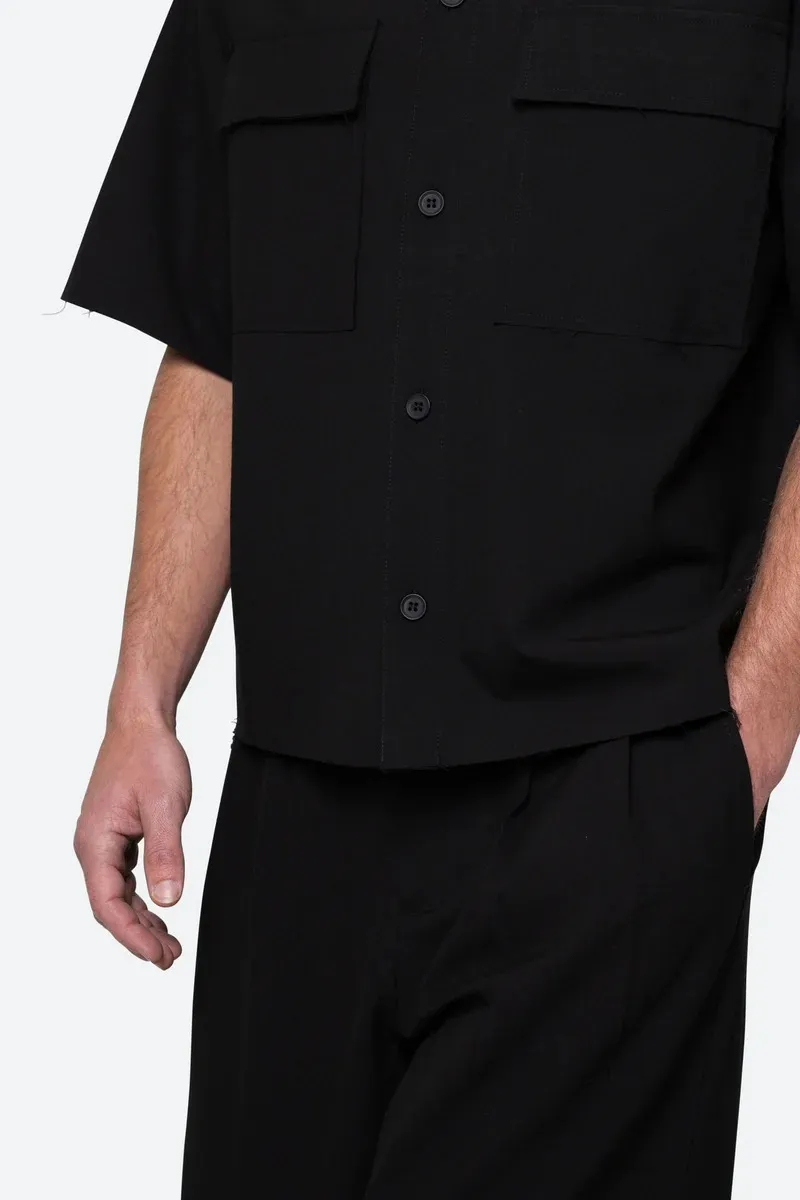 BLACK CROPPED WOVEN SHORT SLEEVE SHIRT
