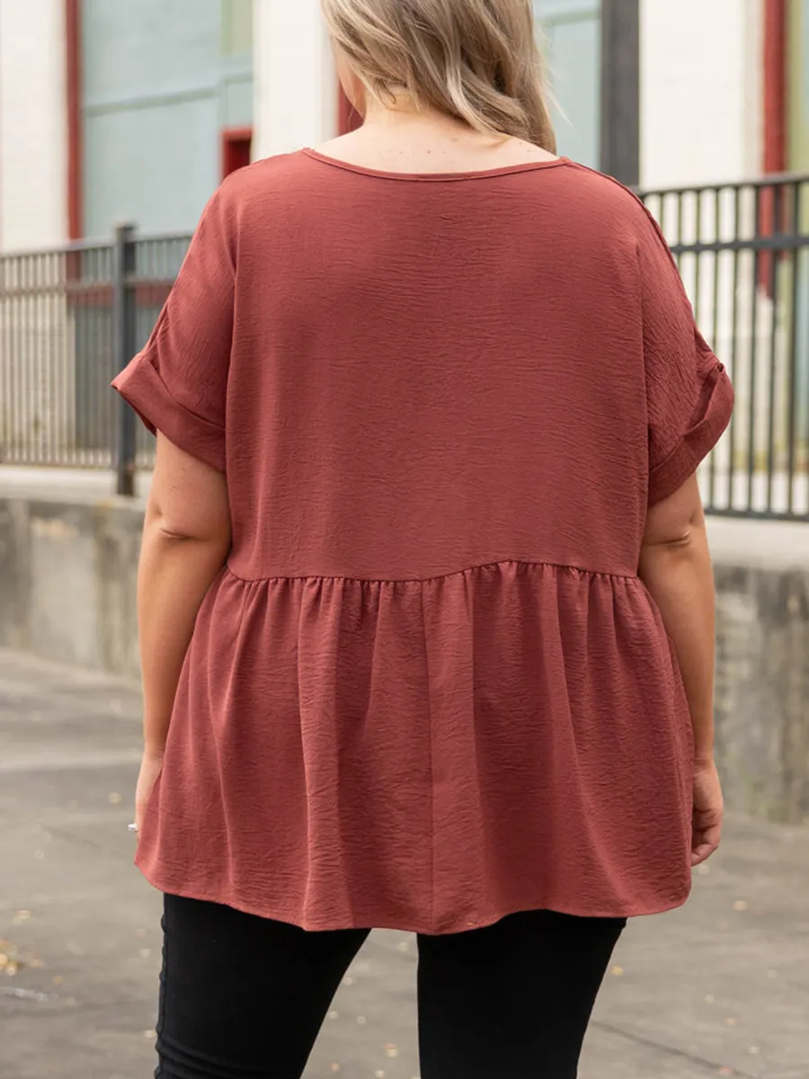 V-neck short sleeved shirt with ruffle hem