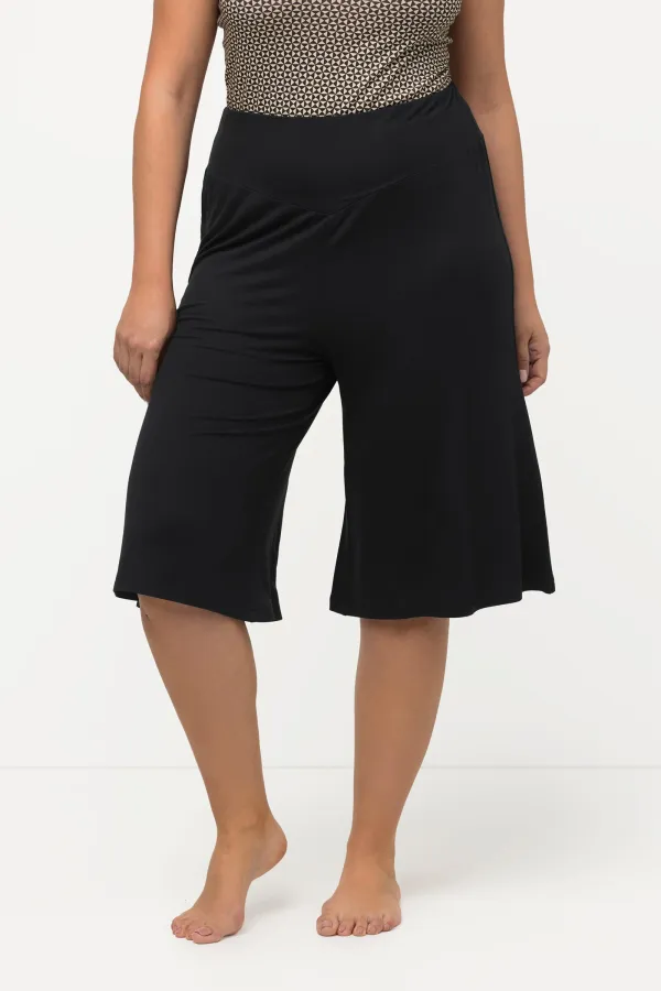 V-Shaped Loose Shorts