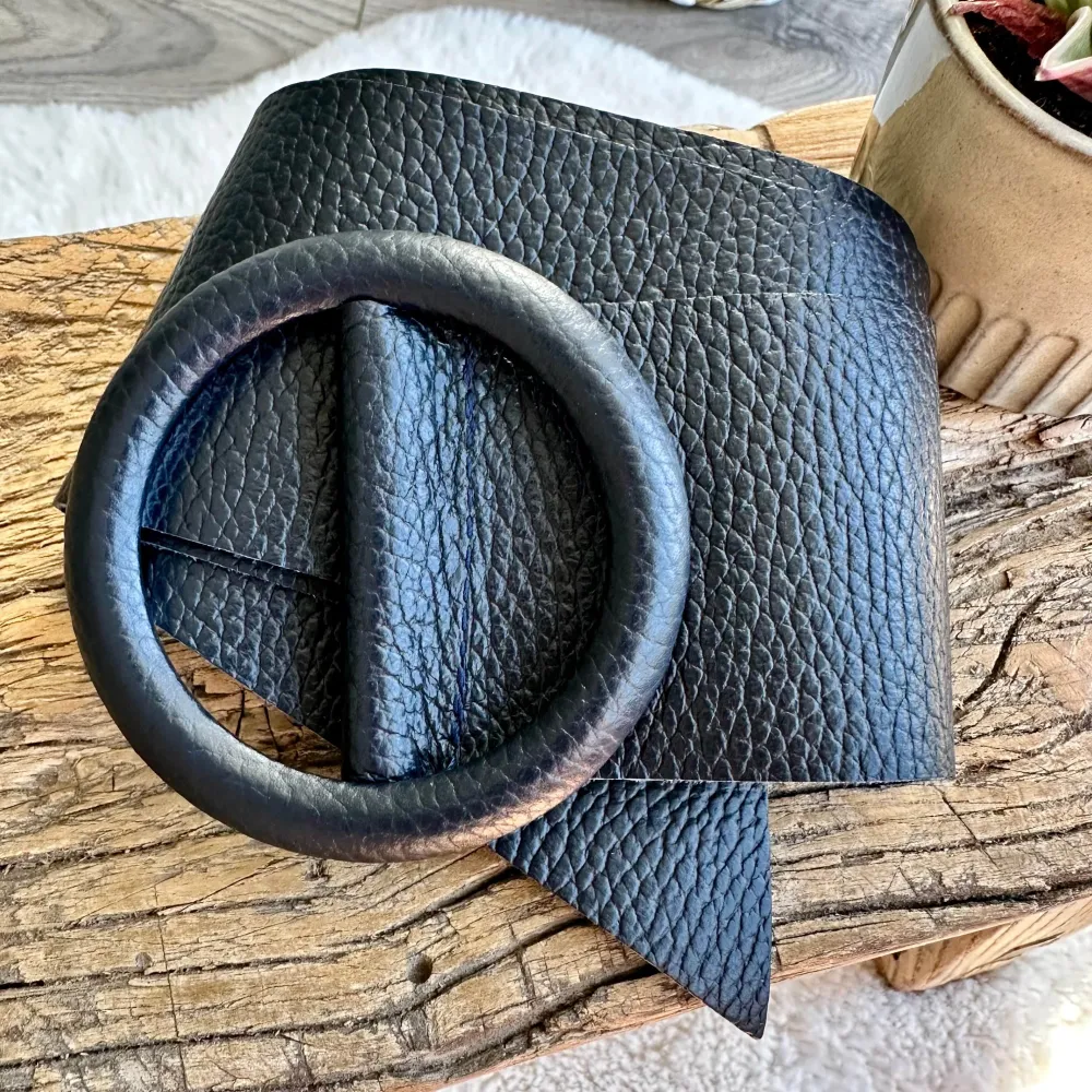 Leather Circle Buckle Belt