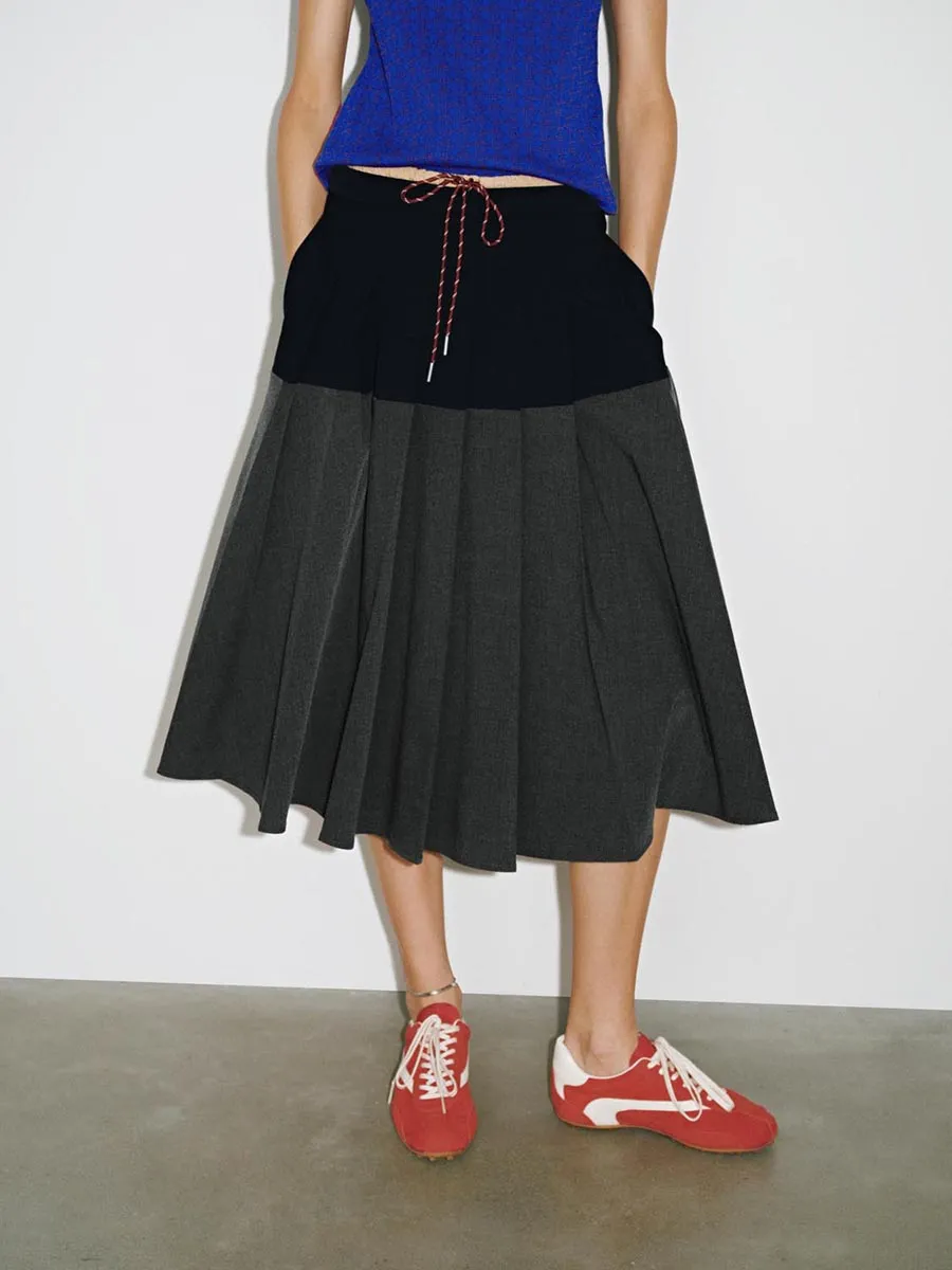 Ladies Two-Color Casual Style Mid-Length Pleated Skirt
